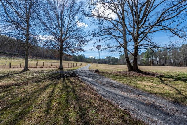 6414 Highway 136 W, Talking Rock, GA 30175