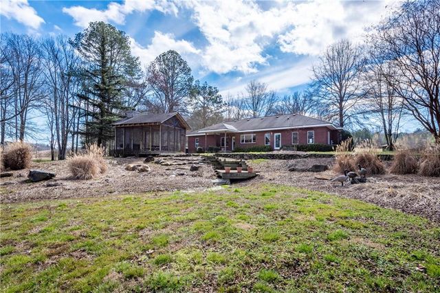 6414 Highway 136 W, Talking Rock, GA 30175
