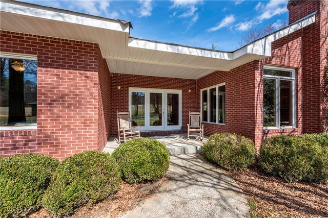 6414 Highway 136 W, Talking Rock, GA 30175