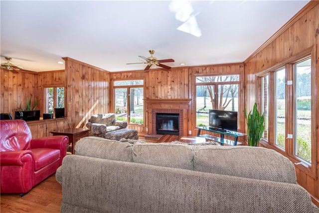 6414 Highway 136 W, Talking Rock, GA 30175