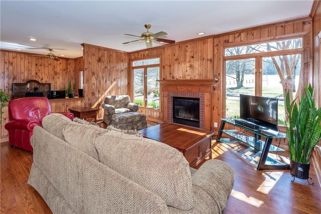 6414 Highway 136 W, Talking Rock, GA 30175