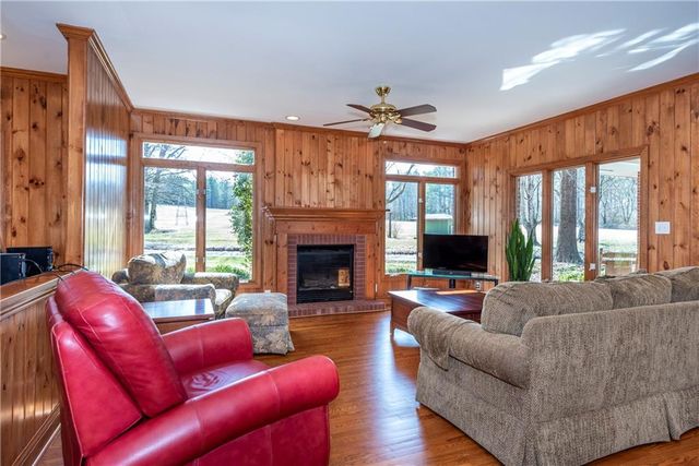 6414 Highway 136 W, Talking Rock, GA 30175