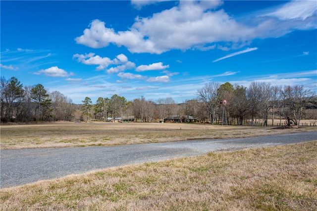 6414 Highway 136 W, Talking Rock, GA 30175