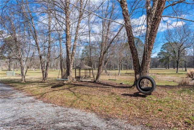 6414 Highway 136 W, Talking Rock, GA 30175