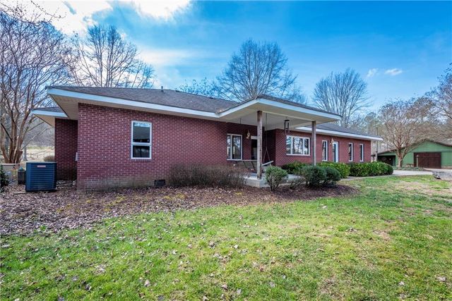 6414 Highway 136 W, Talking Rock, GA 30175