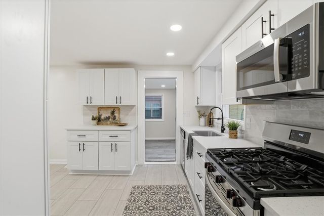 540 Springdale Dr, Penn Hills, PA 15235