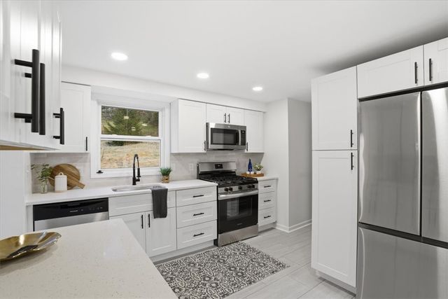 540 Springdale Dr, Penn Hills, PA 15235