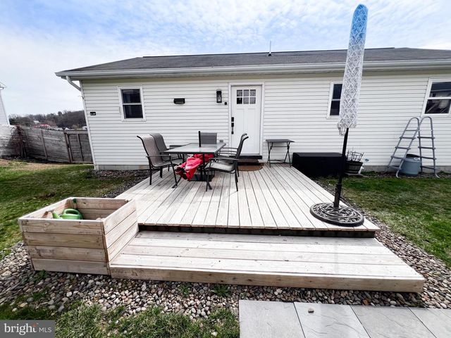 15 BIRCH DR, Lewistown, PA 17044