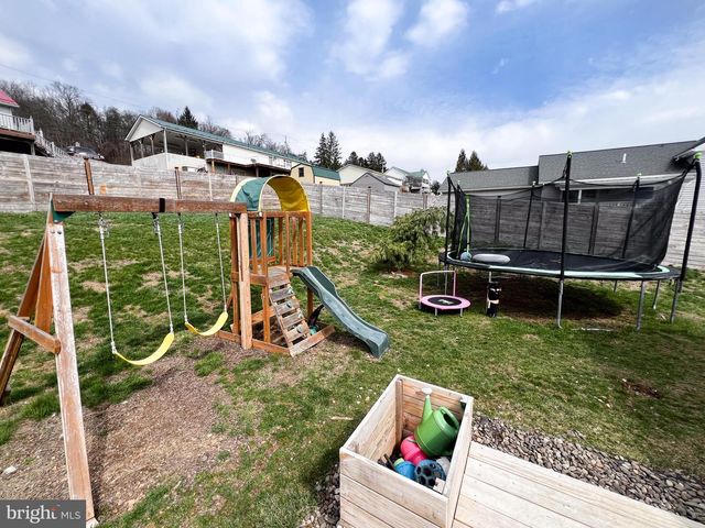 15 BIRCH DR, Lewistown, PA 17044