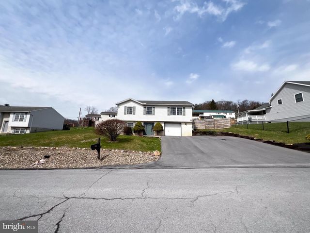 15 BIRCH DR, Lewistown, PA 17044