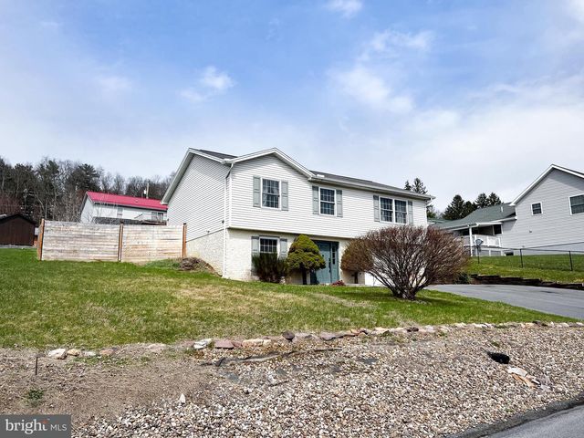 15 BIRCH DR, Lewistown, PA 17044