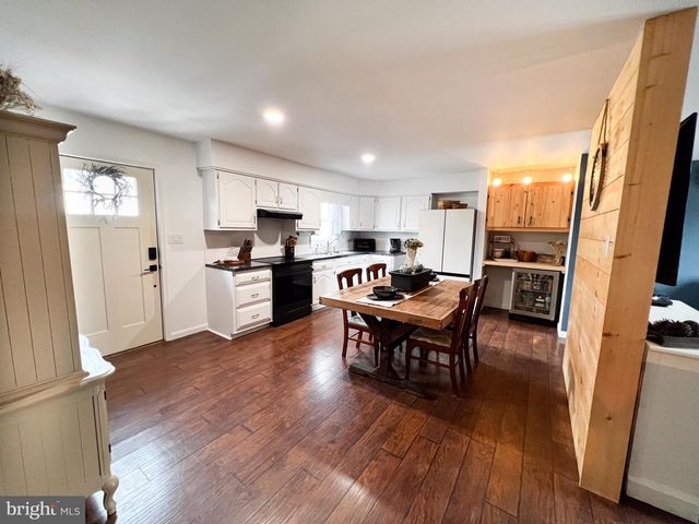 15 BIRCH DR, Lewistown, PA 17044