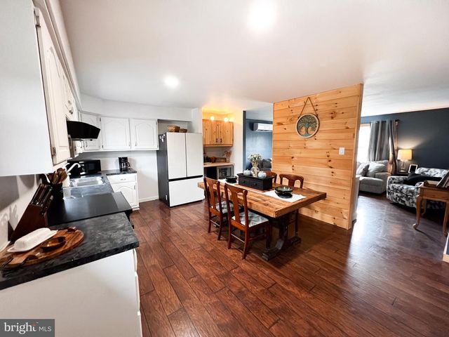 15 BIRCH DR, Lewistown, PA 17044