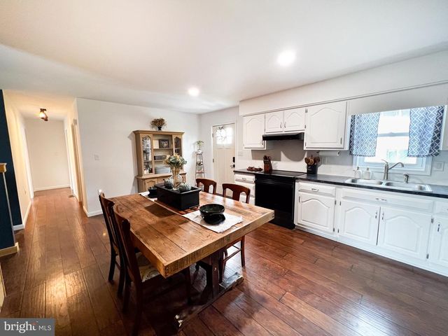 15 BIRCH DR, Lewistown, PA 17044