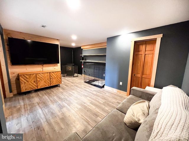 15 BIRCH DR, Lewistown, PA 17044