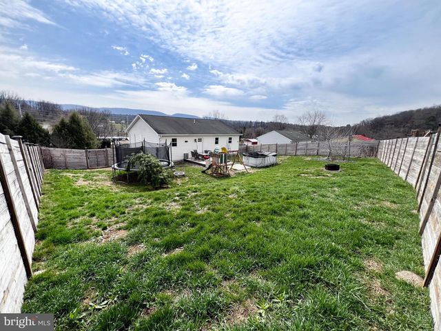 15 BIRCH DR, Lewistown, PA 17044