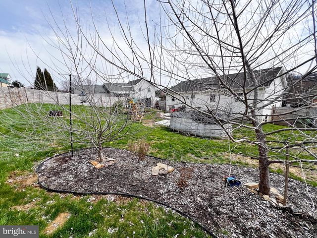 15 BIRCH DR, Lewistown, PA 17044