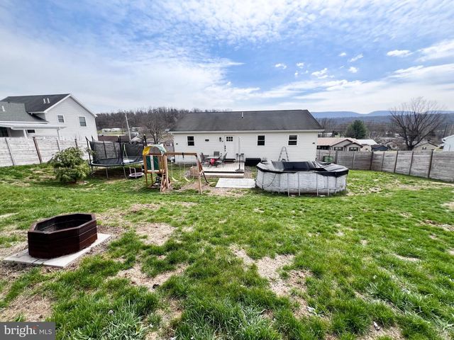 15 BIRCH DR, Lewistown, PA 17044