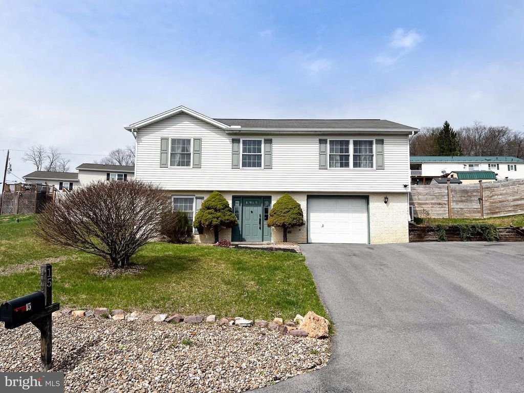 15 BIRCH DR, Lewistown, PA 17044