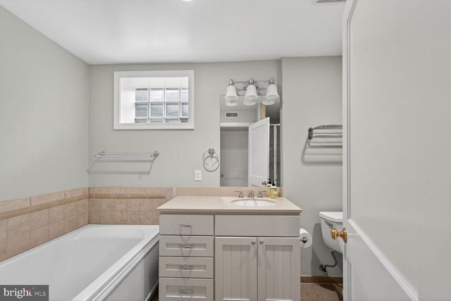 5105 34TH ST NW, Washington, DC 20008