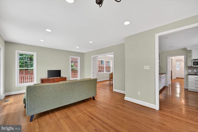 5105 34TH ST NW, Washington, DC 20008