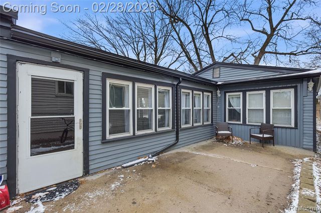 24927 Junior Street, Saint Clair Shores, MI 48080