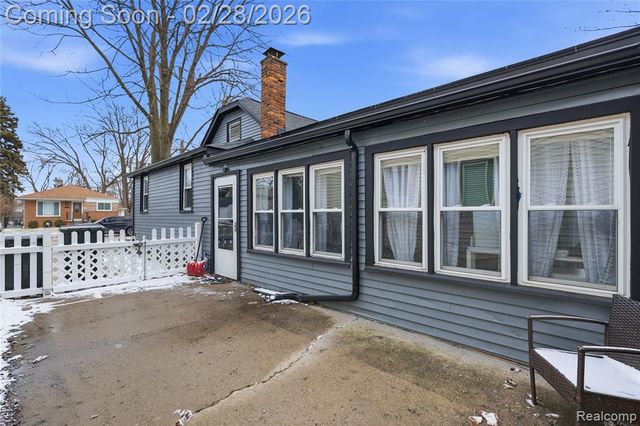 24927 Junior Street, Saint Clair Shores, MI 48080