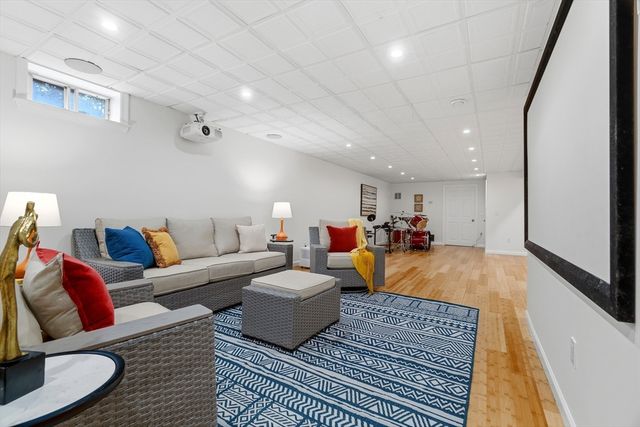 876 Central Ave, Needham, MA 02492