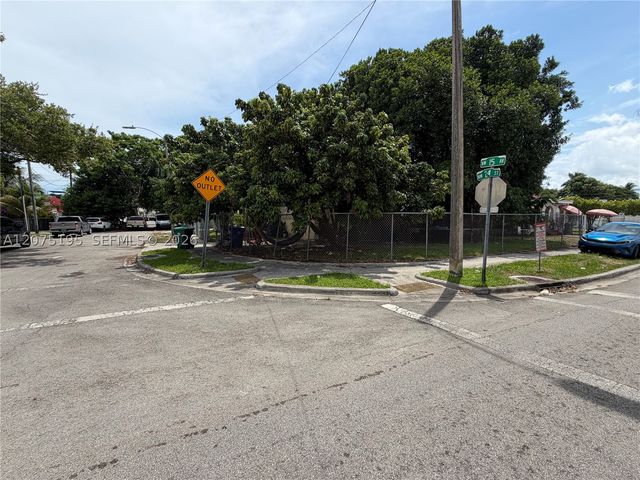 2340 NW 15th Ave, Miami, FL 33142
