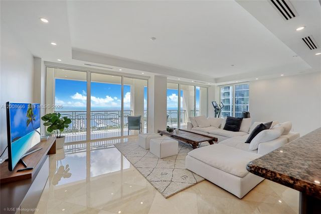 3400 SW 27th Ave 2202, Miami, FL 33133