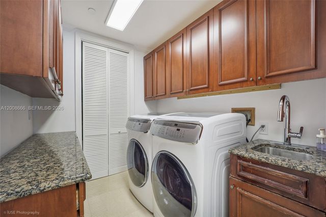 3400 SW 27th Ave 2202, Miami, FL 33133