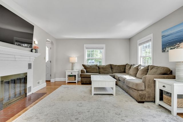 17 Ransom Road, Framingham, MA 01702