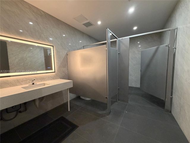 501 N Dixie Hwy 2004, Hallandale Beach, FL 33009