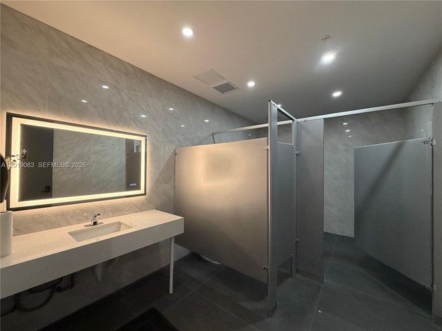 501 N Dixie Hwy 2004, Hallandale Beach, FL 33009
