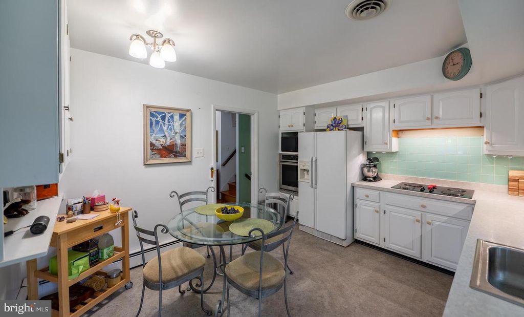 127 DEERFIELD RD, Broomall, PA 19008