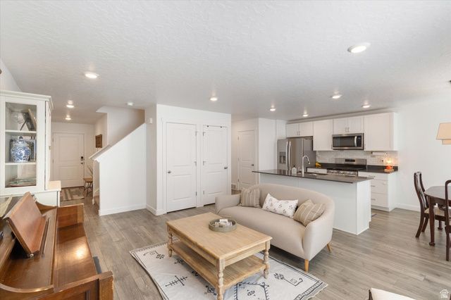 282 N STARBOARD DR, Saratoga Springs, UT 84045