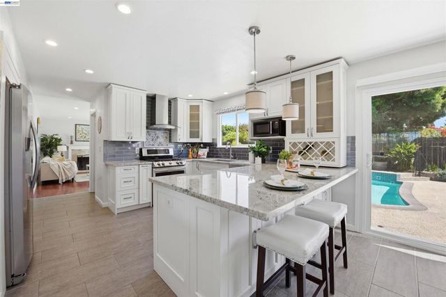 37896 Manzanita St, Newark, CA 94560