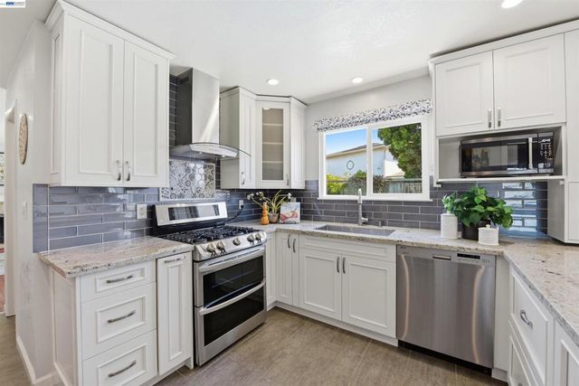 37896 Manzanita St, Newark, CA 94560