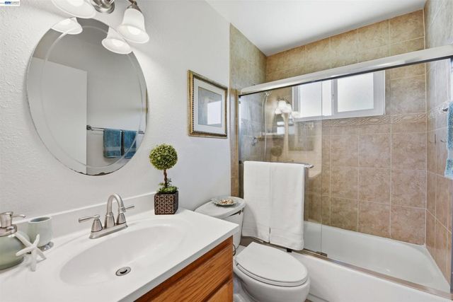 37896 Manzanita St, Newark, CA 94560