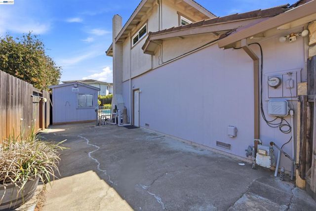 37896 Manzanita St, Newark, CA 94560