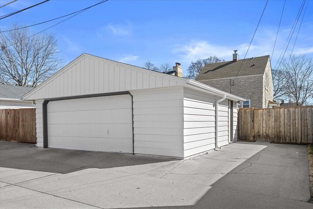 3223 S 25th STREET, Milwaukee, WI 53215