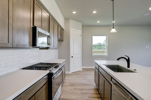 1221 Friendship Trail, Seabrook, TX 77586