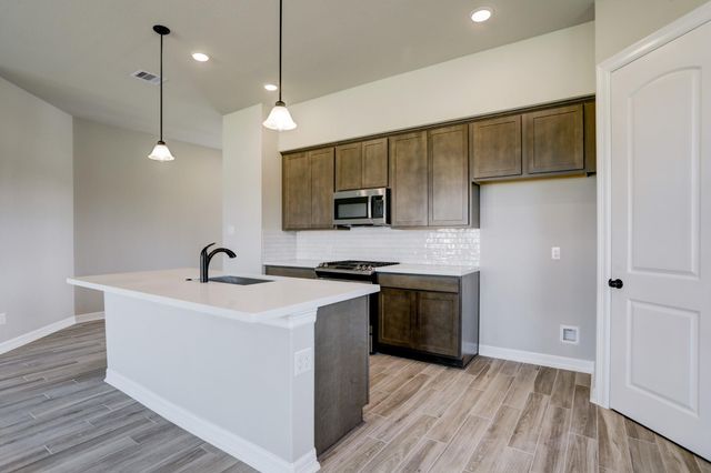 1221 Friendship Trail, Seabrook, TX 77586