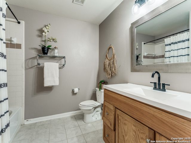 8927 John Barrett, San Antonio, TX 78240