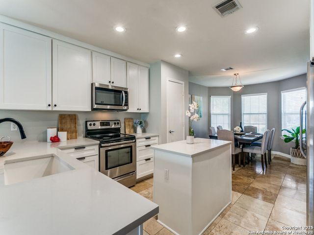 8927 John Barrett, San Antonio, TX 78240