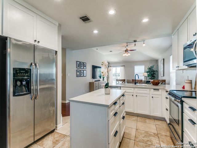 8927 John Barrett, San Antonio, TX 78240