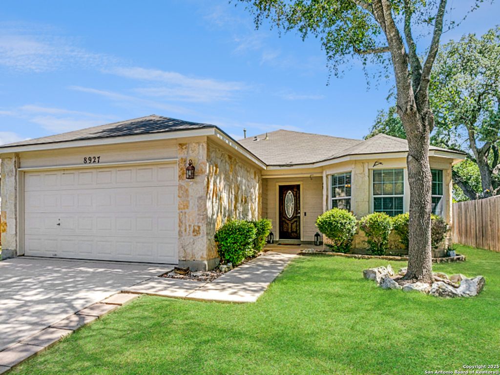 8927 John Barrett, San Antonio, TX 78240