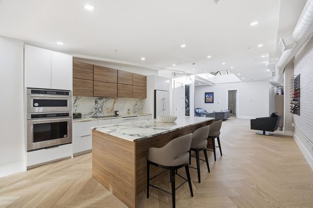 125 Broad St PH, Boston, MA 02110