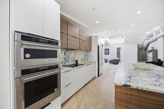 125 Broad St PH, Boston, MA 02110