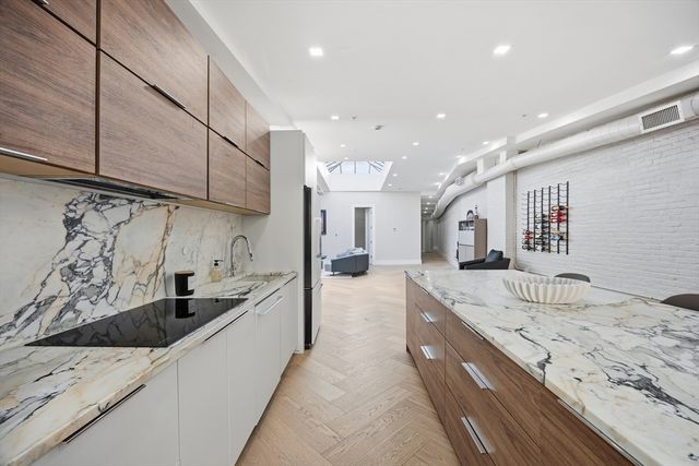 125 Broad St PH, Boston, MA 02110